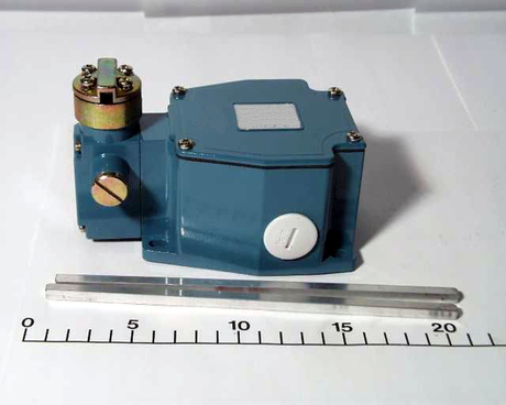 E1360 LIMIT SWITCH